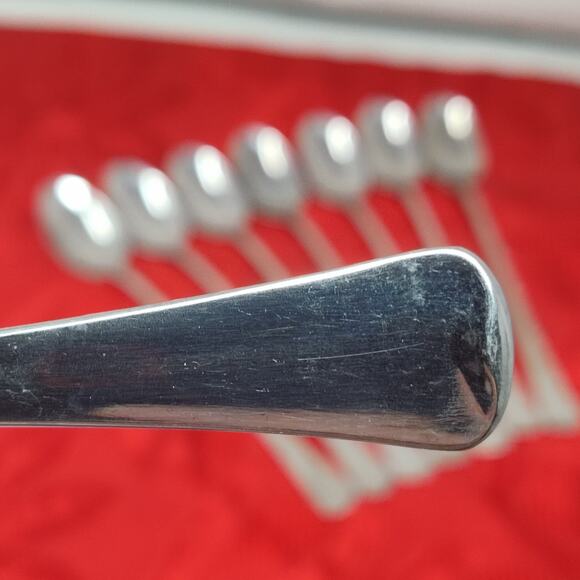 8X LH Tsp Oneida Wyndham DISTINCTION Stainless Iced Malt Tea Spoons Glossy USA - Picture 1 of 14